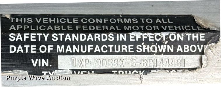 image for item ED5553 1981 Peterbilt 359 semi truck