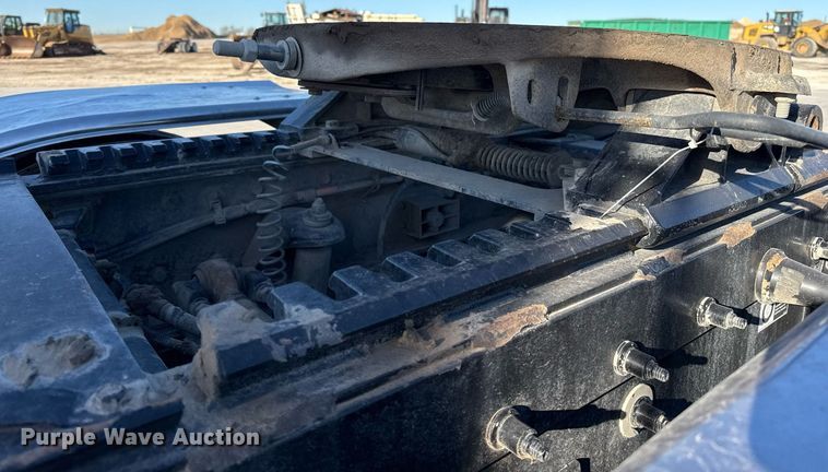 image for item ED5556 2016 Peterbilt 389 semi truck