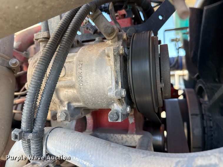 image for item ED5556 2016 Peterbilt 389 semi truck