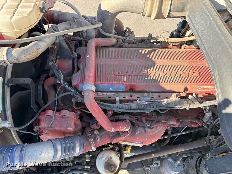 image for item ED5556 2016 Peterbilt 389 semi truck