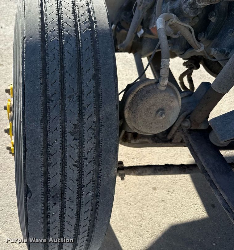 image for item ED5556 2016 Peterbilt 389 semi truck