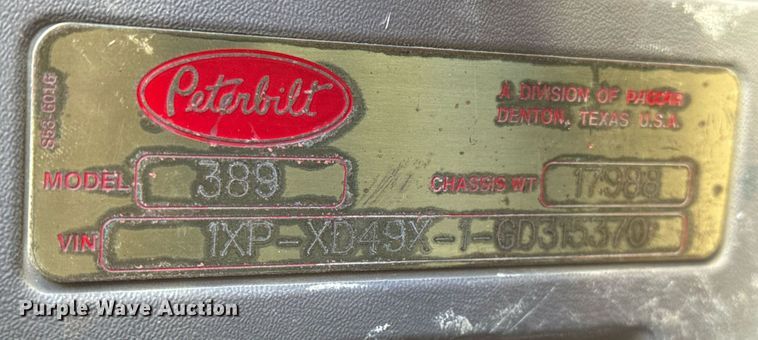 image for item ED5556 2016 Peterbilt 389 semi truck