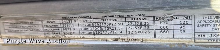 image for item ED5556 2016 Peterbilt 389 semi truck