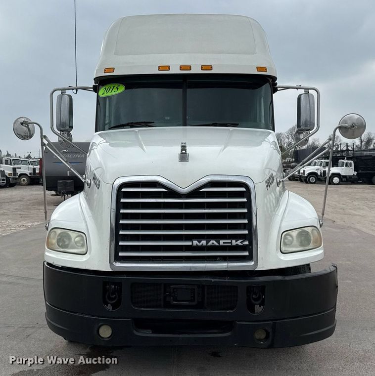 image for item ED5561 2015 Mack CXU613 semi truck