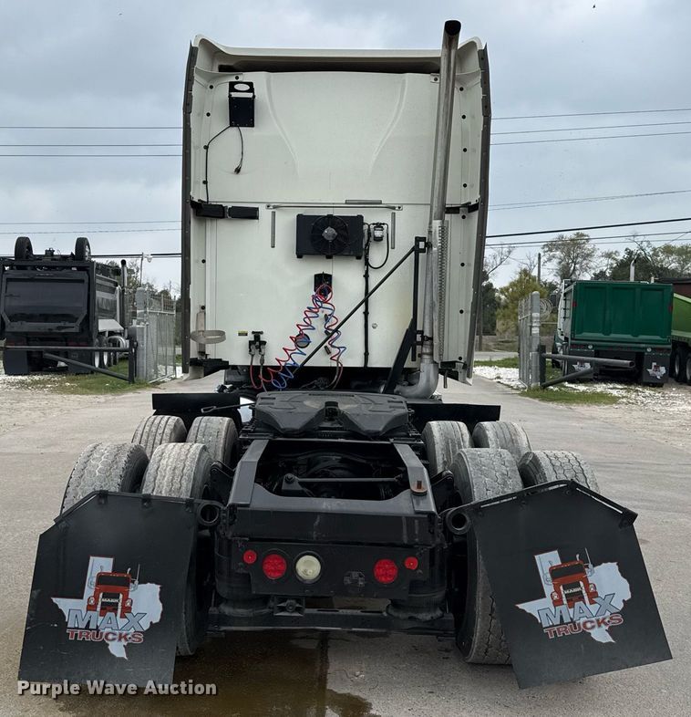 image for item ED5561 2015 Mack CXU613 semi truck