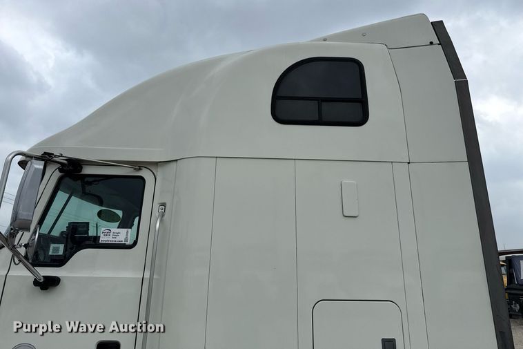 image for item ED5561 2015 Mack CXU613 semi truck