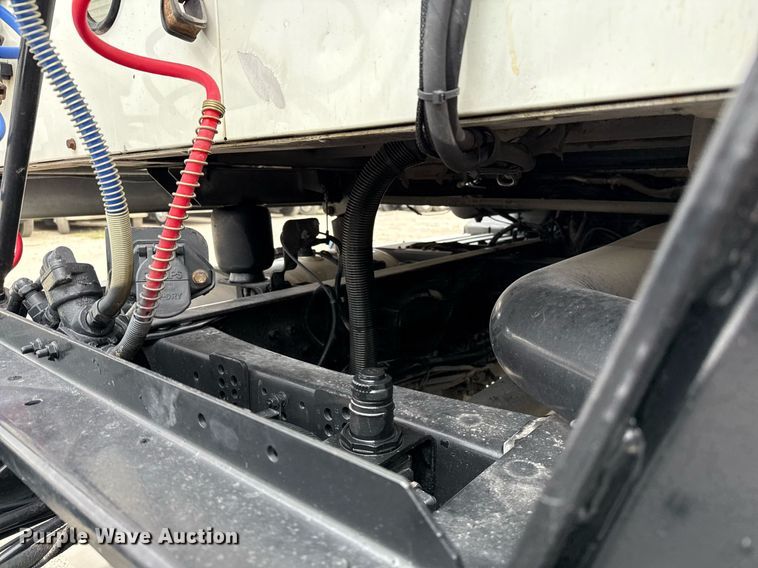 image for item ED5561 2015 Mack CXU613 semi truck