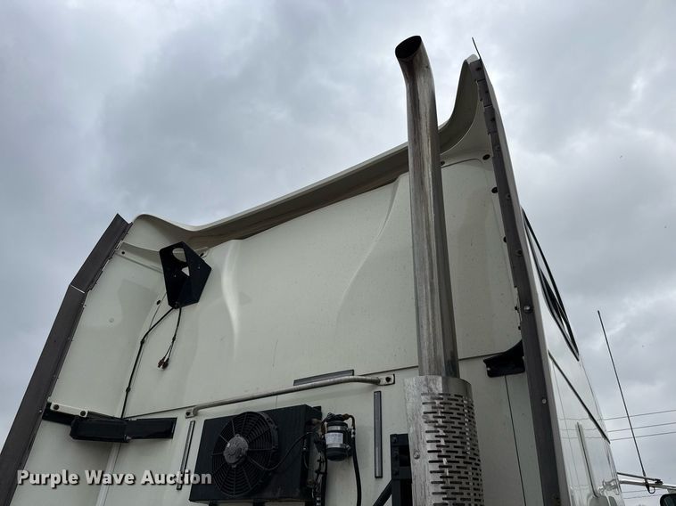 image for item ED5561 2015 Mack CXU613 semi truck