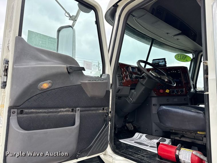 image for item ED5561 2015 Mack CXU613 semi truck