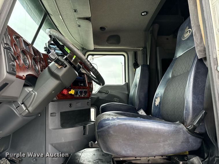 image for item ED5561 2015 Mack CXU613 semi truck