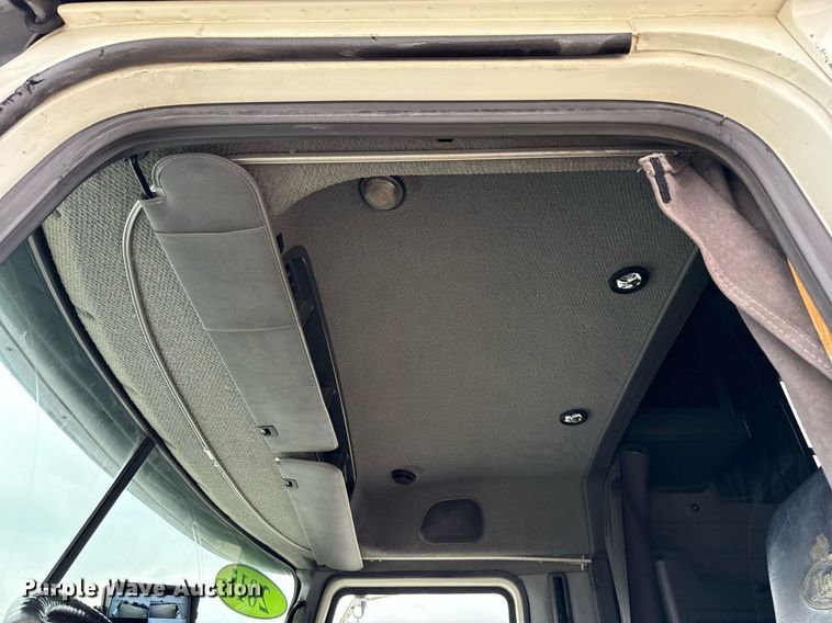 image for item ED5561 2015 Mack CXU613 semi truck