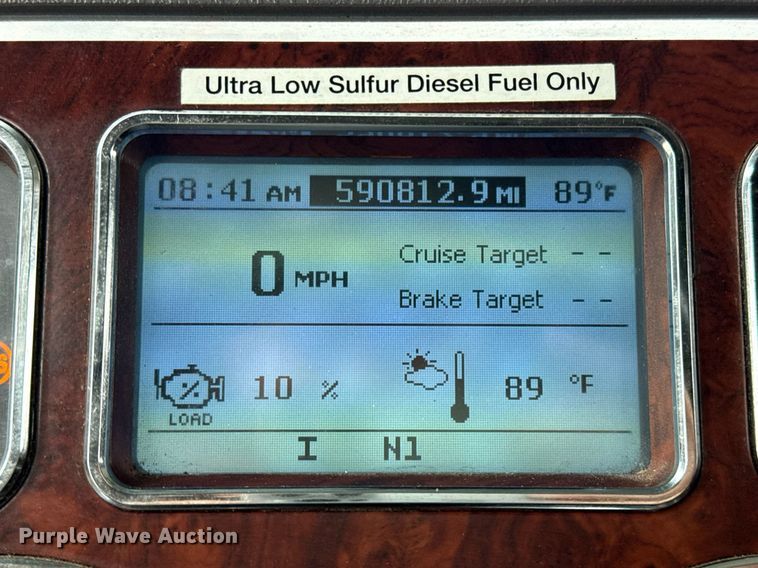 image for item ED5561 2015 Mack CXU613 semi truck