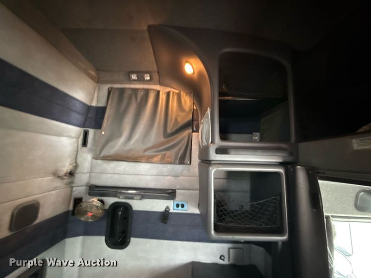 image for item ED5561 2015 Mack CXU613 semi truck