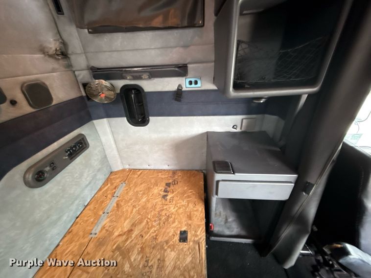 image for item ED5561 2015 Mack CXU613 semi truck