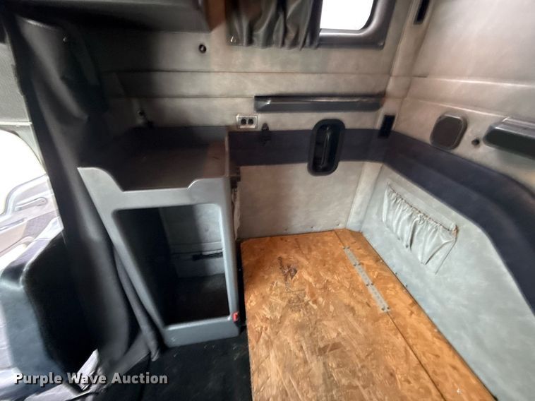 image for item ED5561 2015 Mack CXU613 semi truck