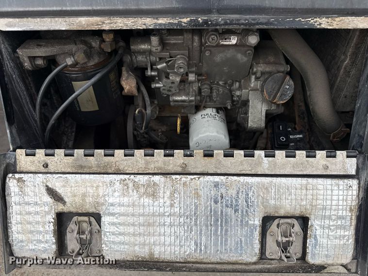 image for item ED5561 2015 Mack CXU613 semi truck