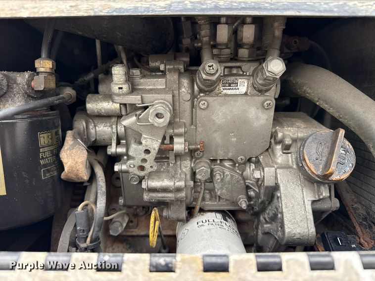 image for item ED5561 2015 Mack CXU613 semi truck