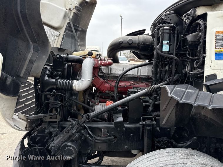 image for item ED5561 2015 Mack CXU613 semi truck