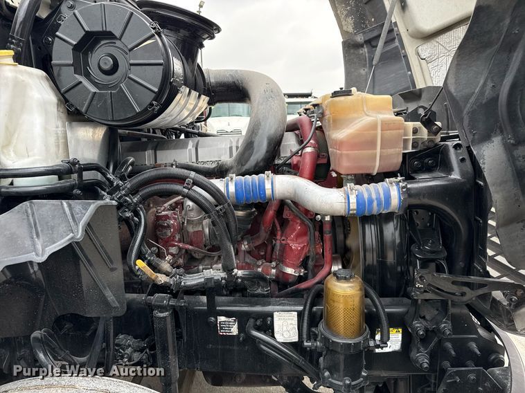 image for item ED5561 2015 Mack CXU613 semi truck