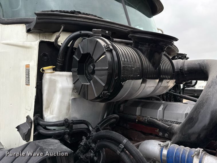 image for item ED5561 2015 Mack CXU613 semi truck