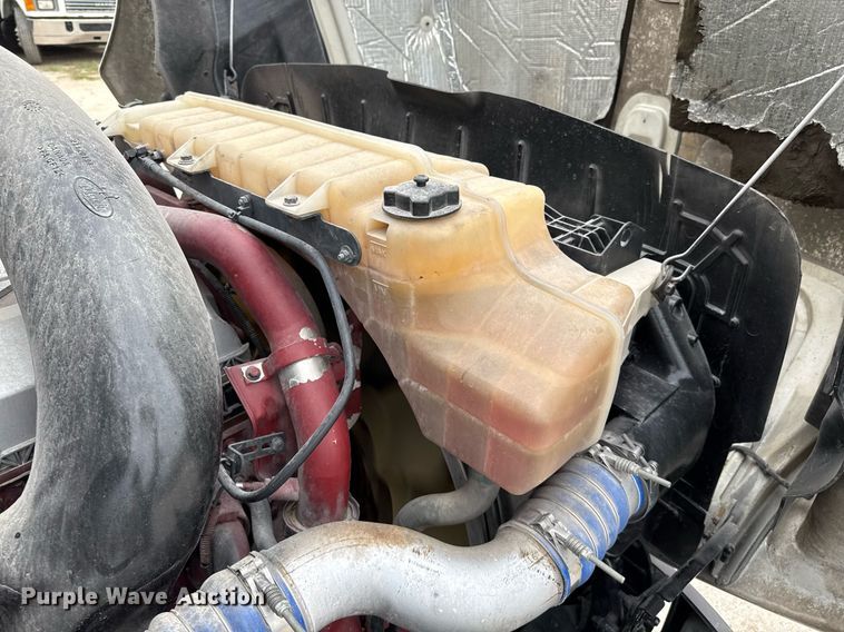 image for item ED5561 2015 Mack CXU613 semi truck