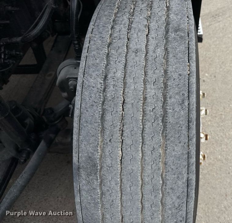 image for item ED5561 2015 Mack CXU613 semi truck