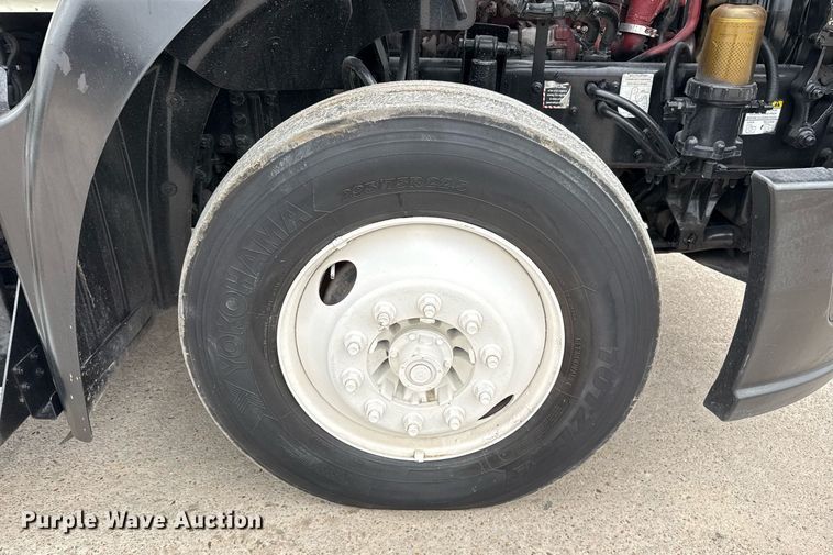 image for item ED5561 2015 Mack CXU613 semi truck