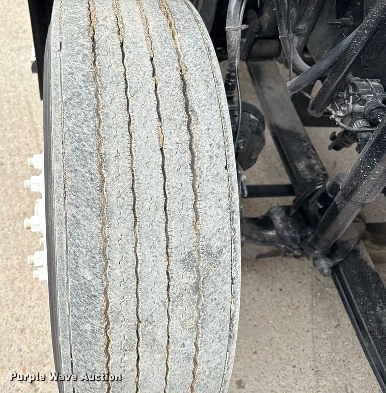 image for item ED5561 2015 Mack CXU613 semi truck