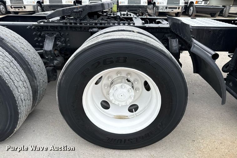 image for item ED5561 2015 Mack CXU613 semi truck