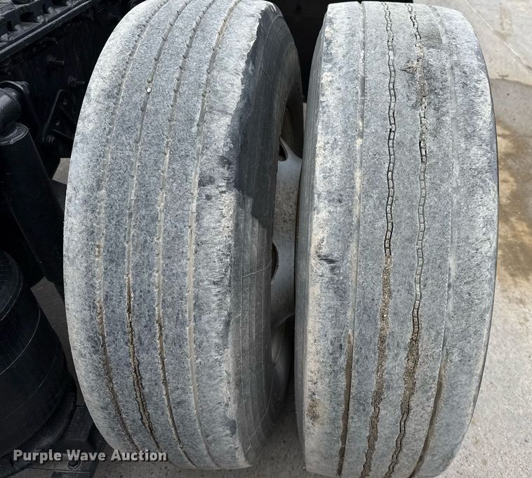 image for item ED5561 2015 Mack CXU613 semi truck