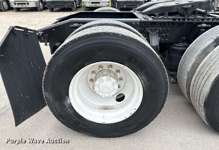 image for item ED5561 2015 Mack CXU613 semi truck