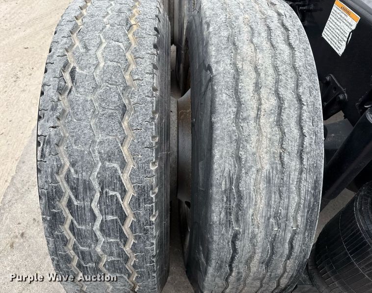 image for item ED5561 2015 Mack CXU613 semi truck