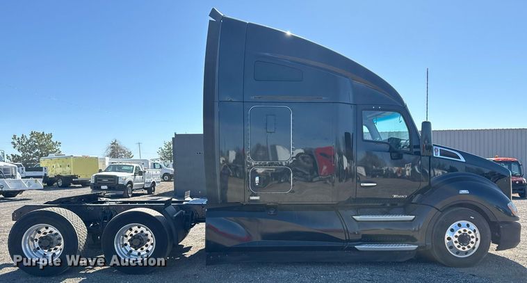 image for item EG2623 2019 Kenworth T680 semi truck