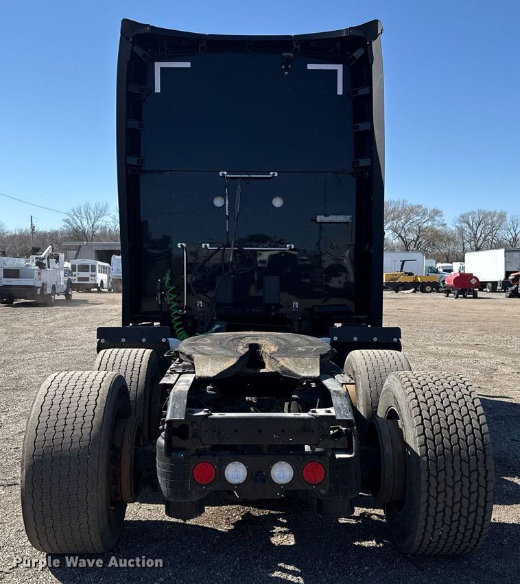 image for item EG2623 2019 Kenworth T680 semi truck