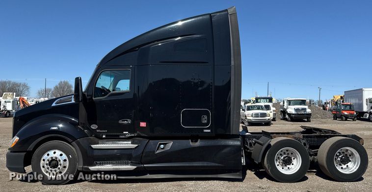 image for item EG2623 2019 Kenworth T680 semi truck