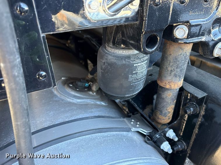 image for item EG2623 2019 Kenworth T680 semi truck