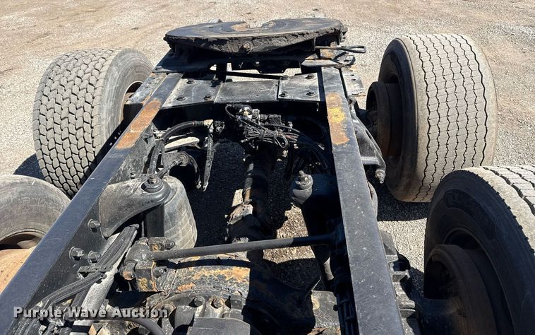 image for item EG2623 2019 Kenworth T680 semi truck