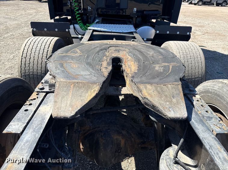 image for item EG2623 2019 Kenworth T680 semi truck