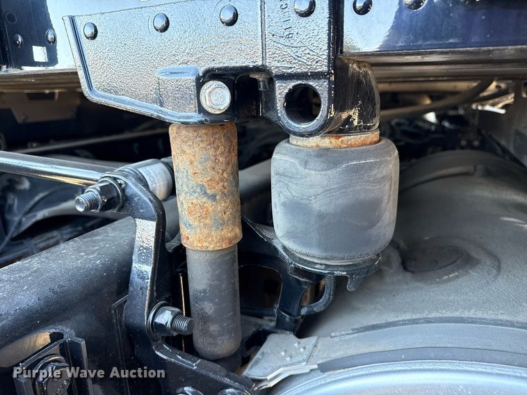 image for item EG2623 2019 Kenworth T680 semi truck