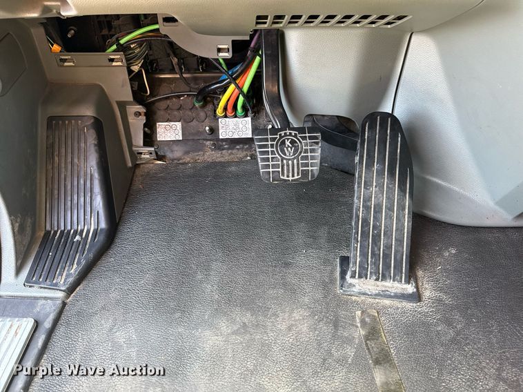 image for item EG2623 2019 Kenworth T680 semi truck