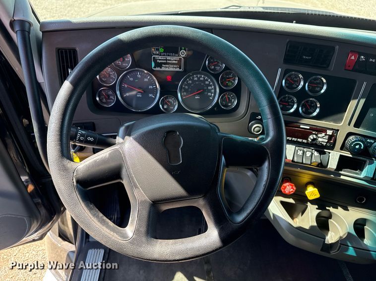 image for item EG2623 2019 Kenworth T680 semi truck