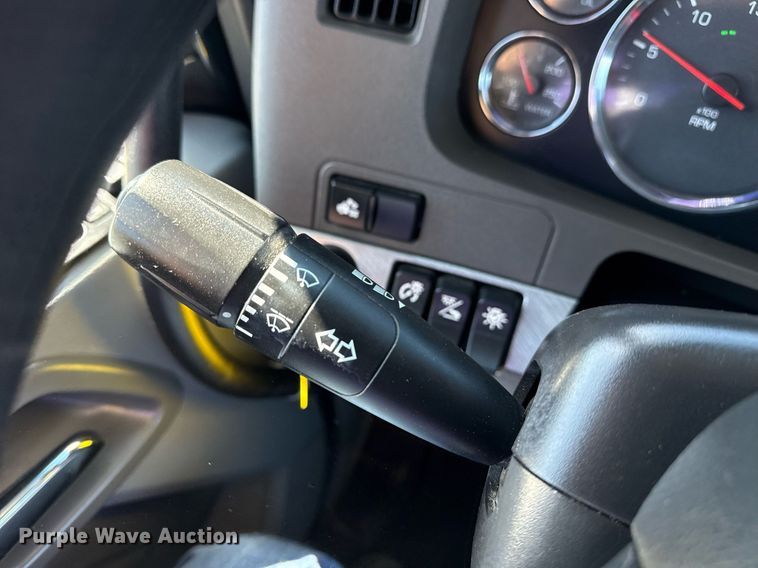 image for item EG2623 2019 Kenworth T680 semi truck