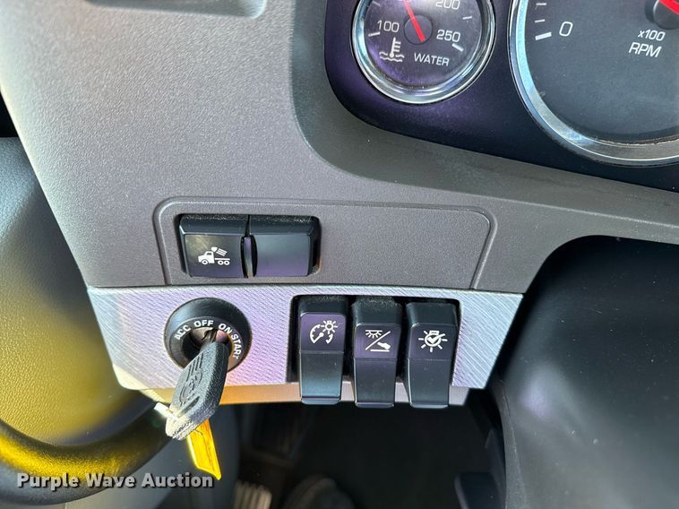 image for item EG2623 2019 Kenworth T680 semi truck