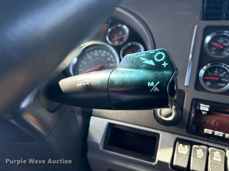 image for item EG2623 2019 Kenworth T680 semi truck