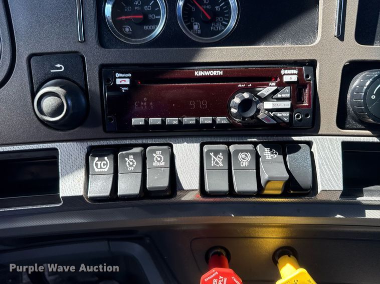 image for item EG2623 2019 Kenworth T680 semi truck