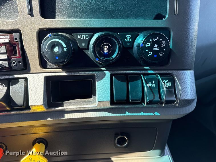 image for item EG2623 2019 Kenworth T680 semi truck