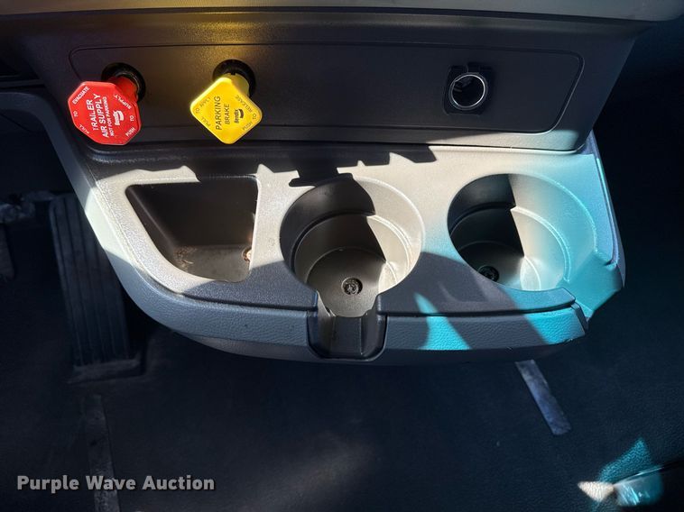 image for item EG2623 2019 Kenworth T680 semi truck