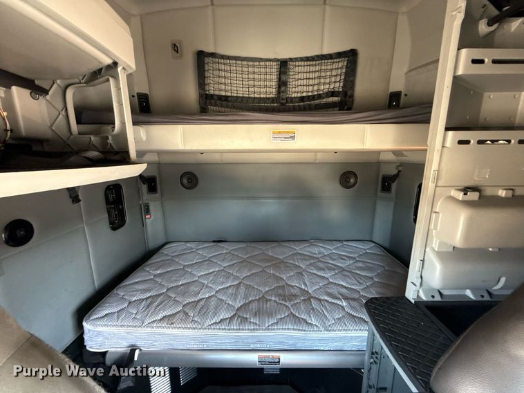 image for item EG2623 2019 Kenworth T680 semi truck