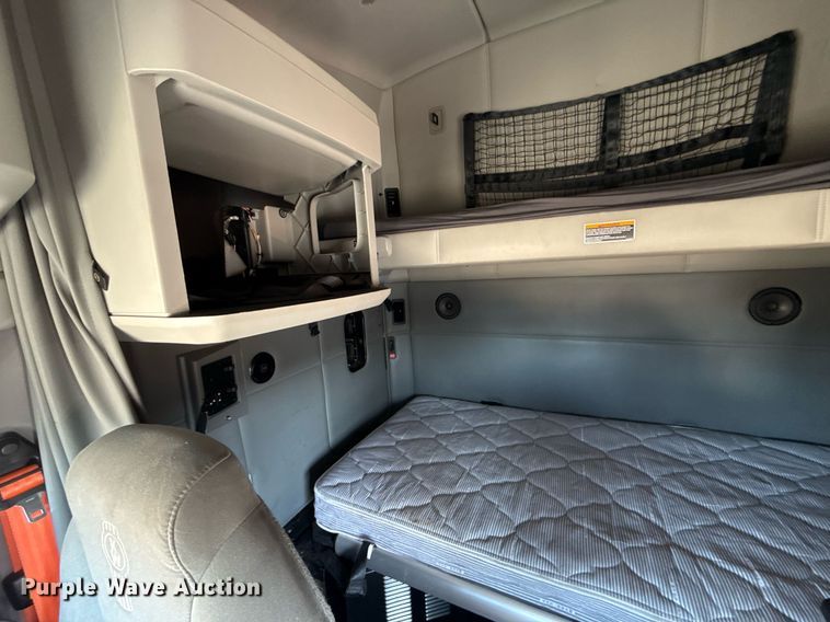 image for item EG2623 2019 Kenworth T680 semi truck