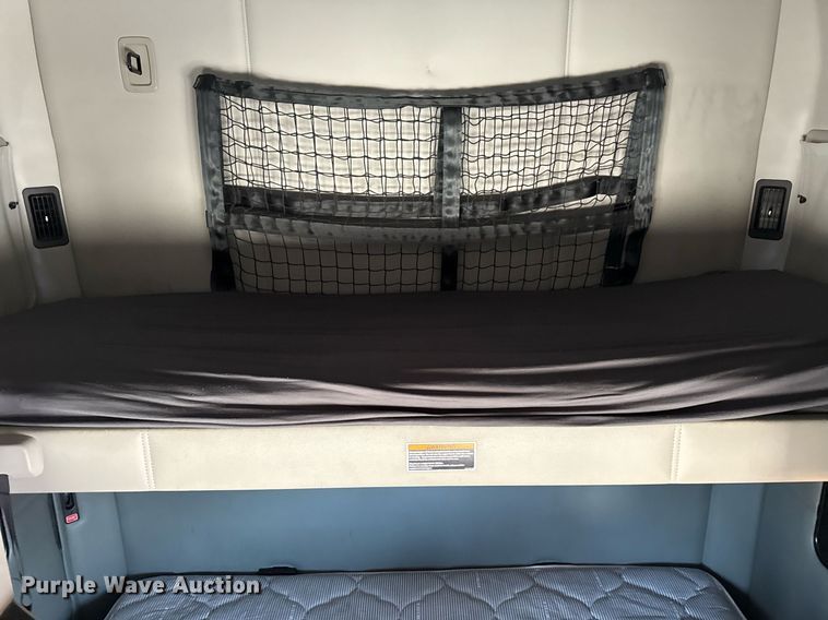 image for item EG2623 2019 Kenworth T680 semi truck